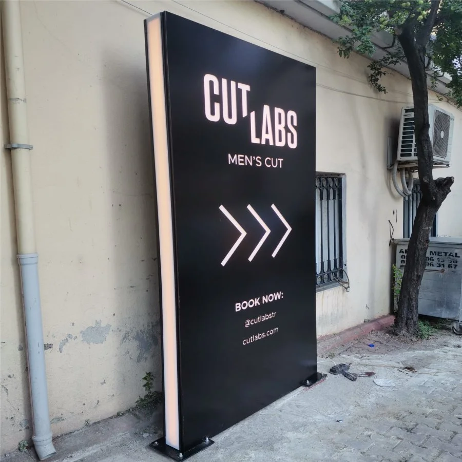 Lazer Tabela 26 Işıklı Totem Tabela – Cut Labs Uygulaması